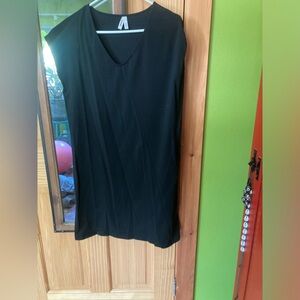 Pact organic maternity shift/ tee dress. Size small.